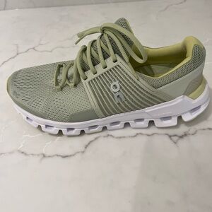 On Cloudswift Running Shoes in the Hay/Leaf Colorway. Women’s size 7